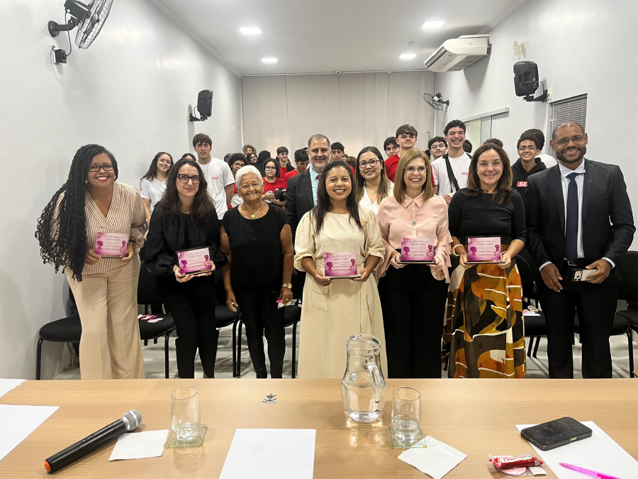 Diálogo sobre o papel da mulher na sociedade